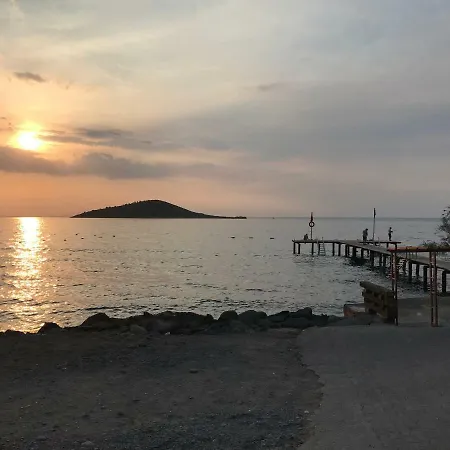 Apartment Gumusluk Koyunbabada Denize Sifir Ev